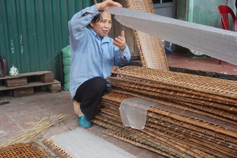 Mua bánh đa nem làng Chều tại Bắc Ninh