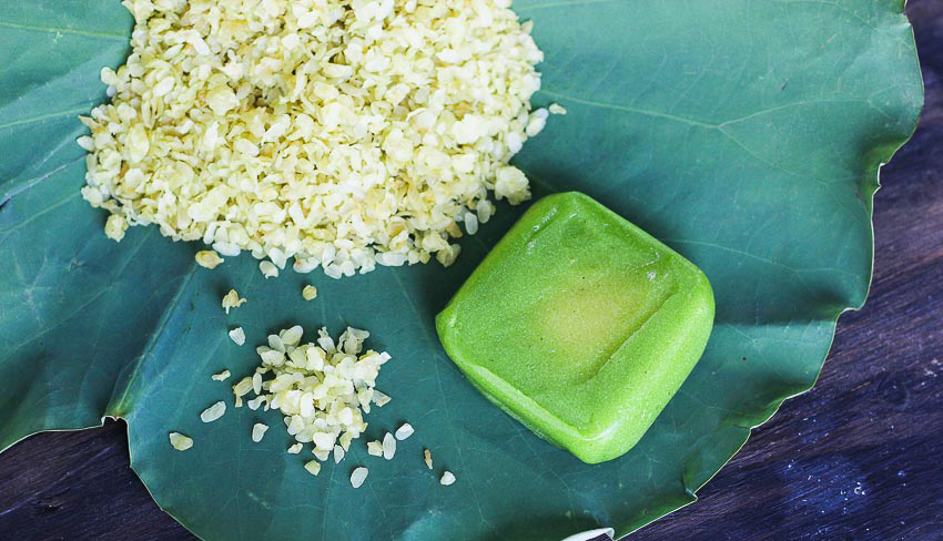 Cửa hàng bán bánh cốm Hà Nội