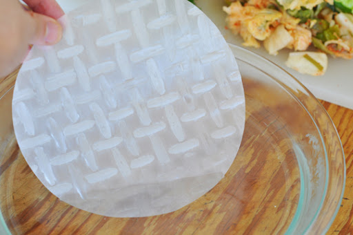 bánh đa nem được làm hoàn toàn từ bột gạo nên cũng chứa nhiều công dụng tốt.